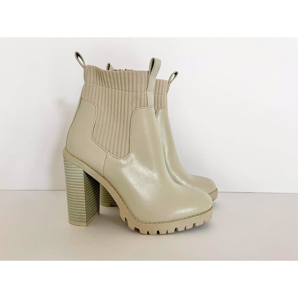 New BCBGeneration Women’s Taupe Beige Round Toe Block Heel Chelsea size 7 Y2K